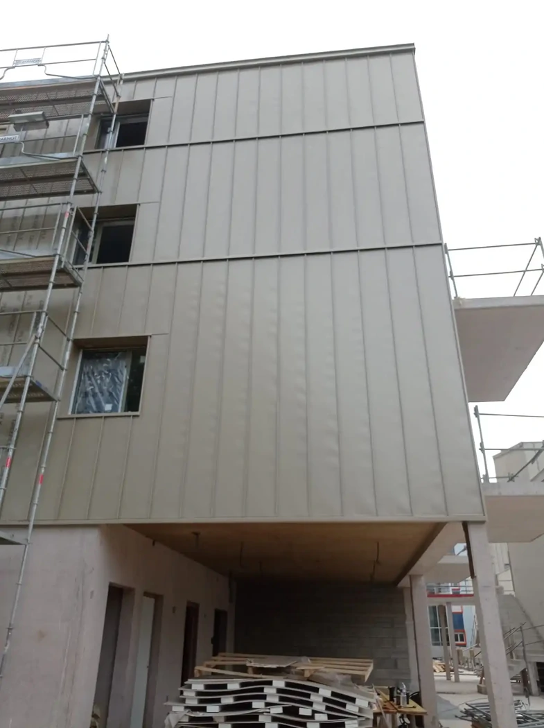 Bardage acier pré-laqué PLX Gold d'un immeuble à Rennes