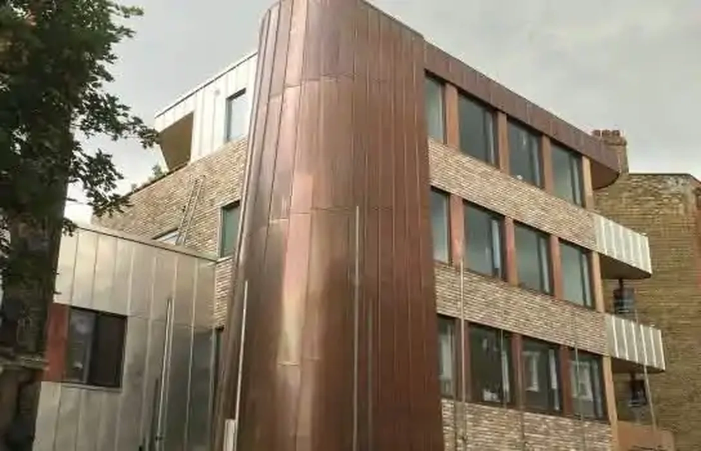 Bardage cuivre et inox sur immeuble à Londres