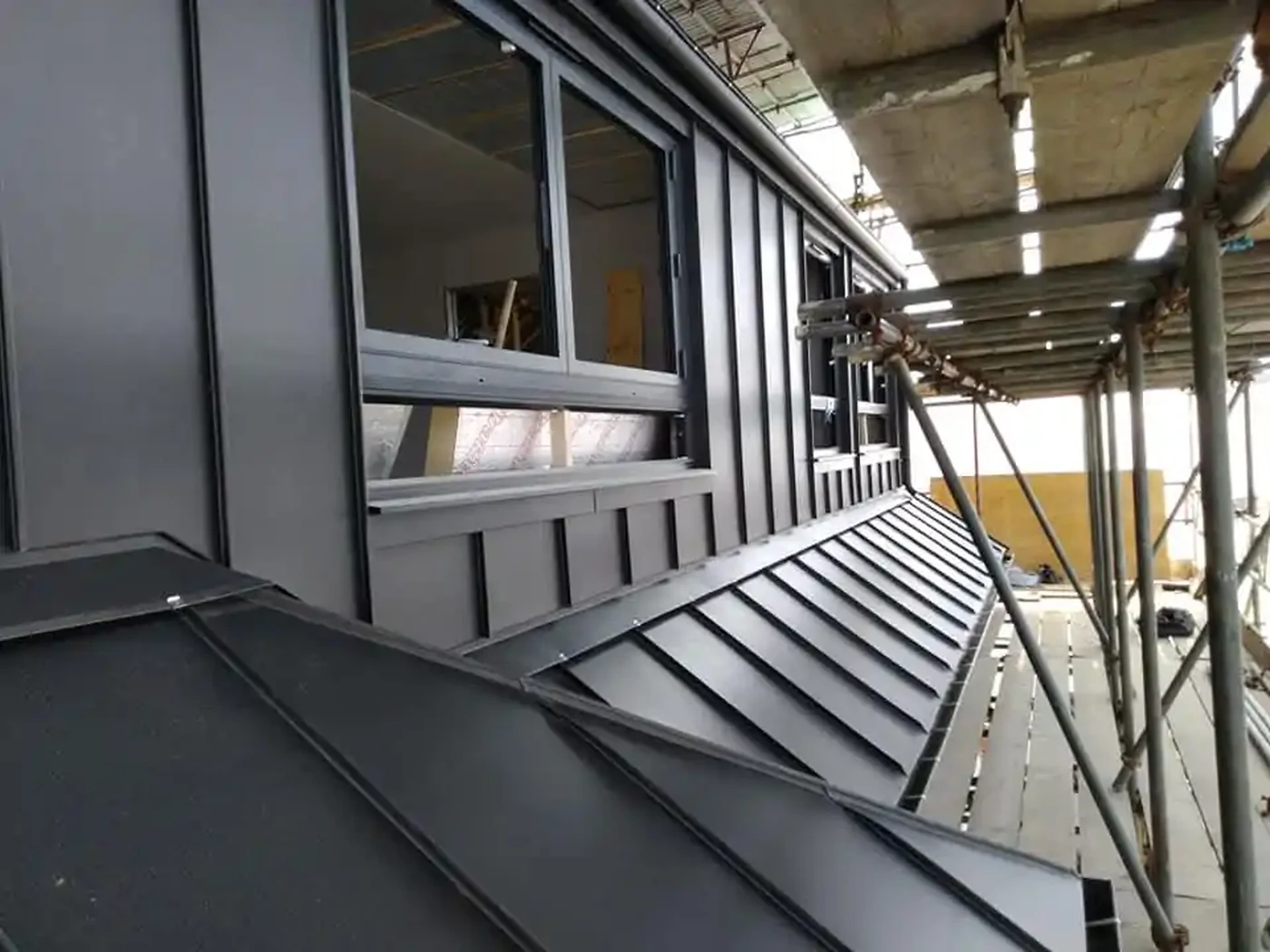 Bardage zinc anthracite en Angleterre