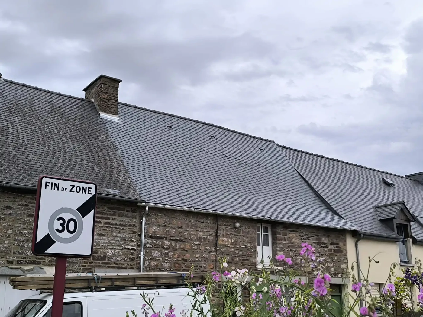 Couverture ardoise d’une maison individuelle à Saint-Méen-le-Grand